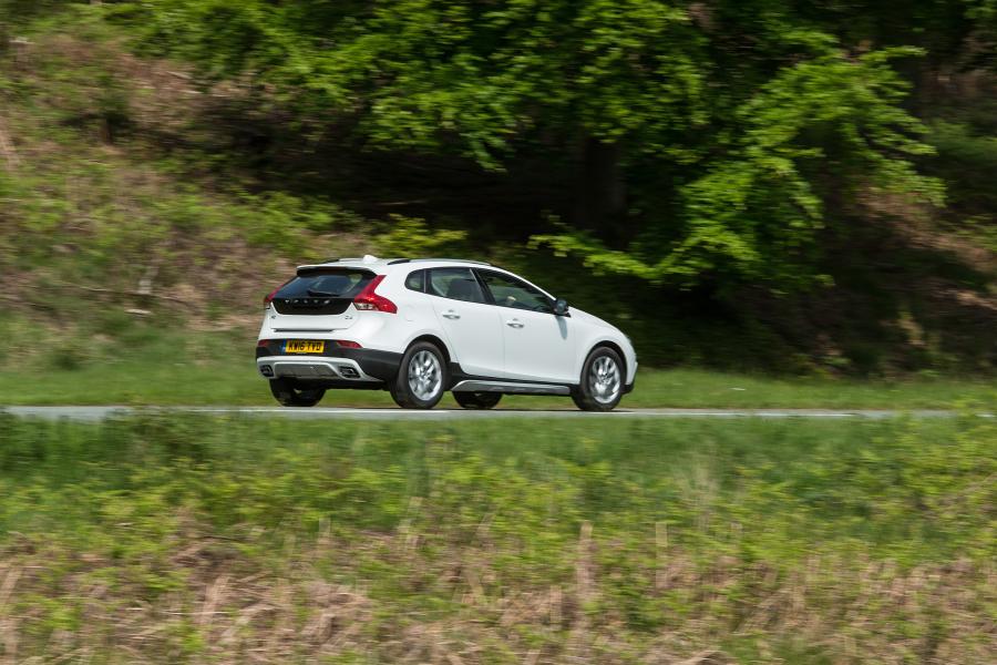  Volvo V40 D4 Cross Country 2016 года  (UK) (фото 13 из 30)